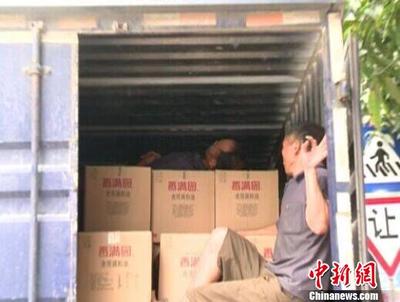 隨護(hù)不力藏隱患 一司機(jī)“人貨混裝”車內(nèi)高眠醒后拷問法規(guī)意識(shí)